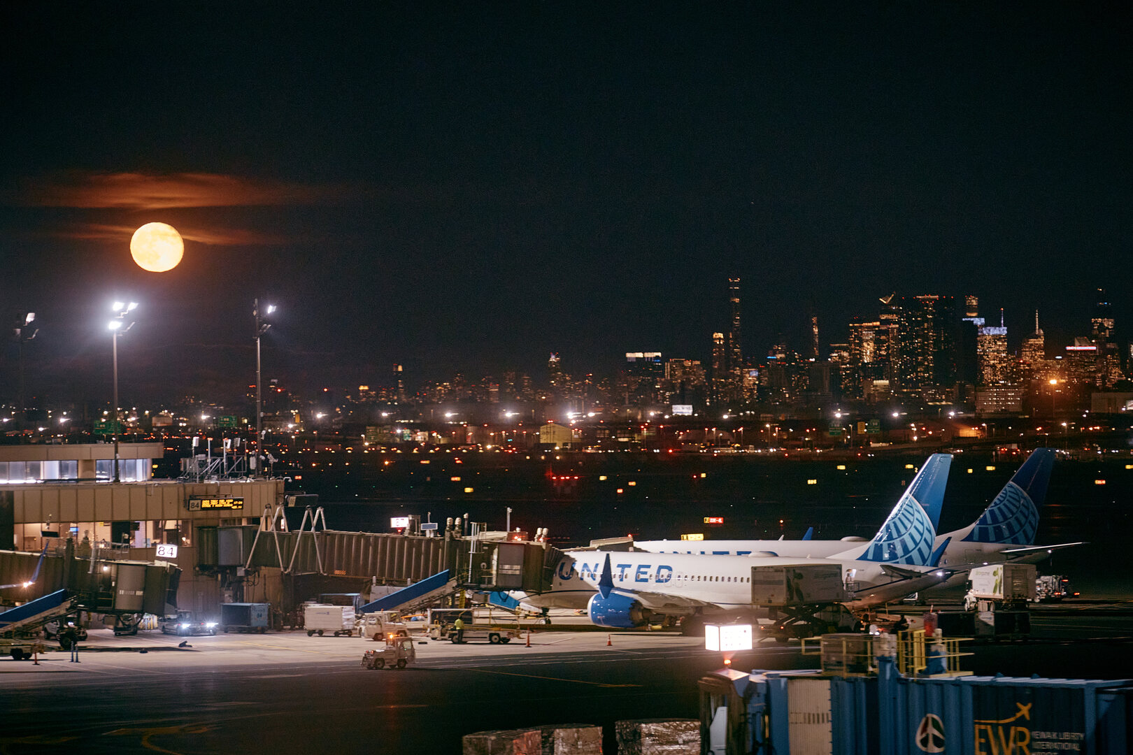 مطارات أمريكا في أزمة كبيرة بسبب الإغلاق الحكومي التاريخي