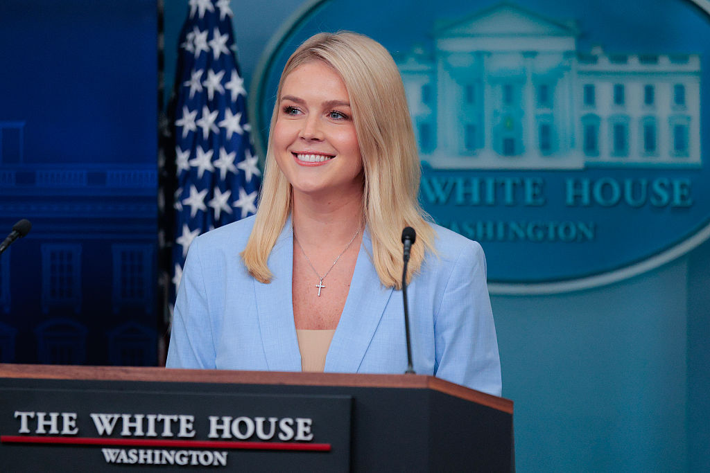 أوربان يطلب مازحا من ترامب السماح بـاستعارة المتحدثة باسم البيت الأبيض للعمل في هنغاريا