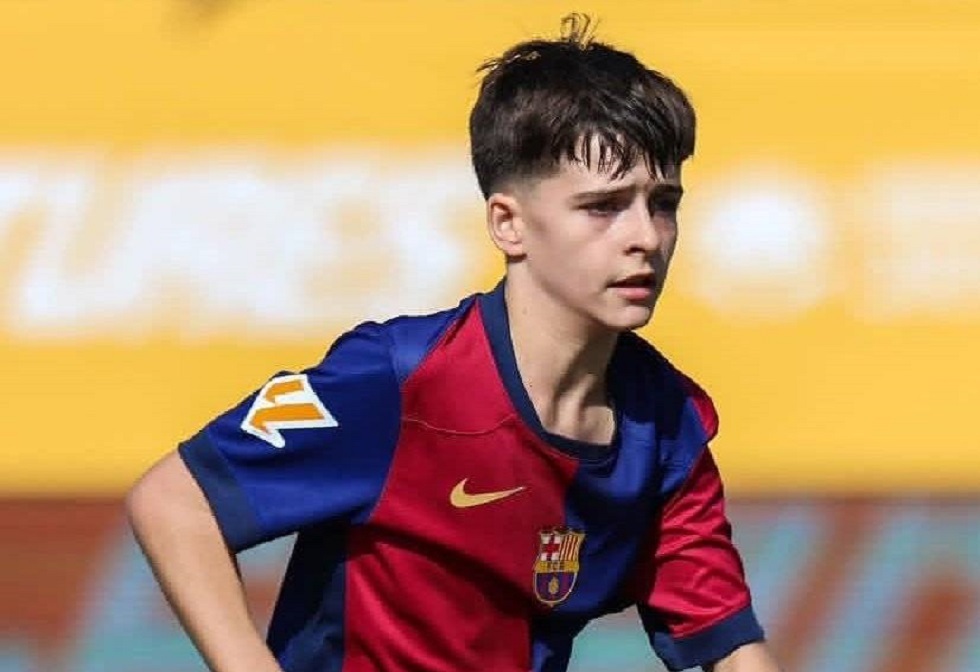 "ميسي الجديد".. برعم "جوهرة" برشلونة يبتعد عن الملاعب بسبب "مشاكل في النمو"