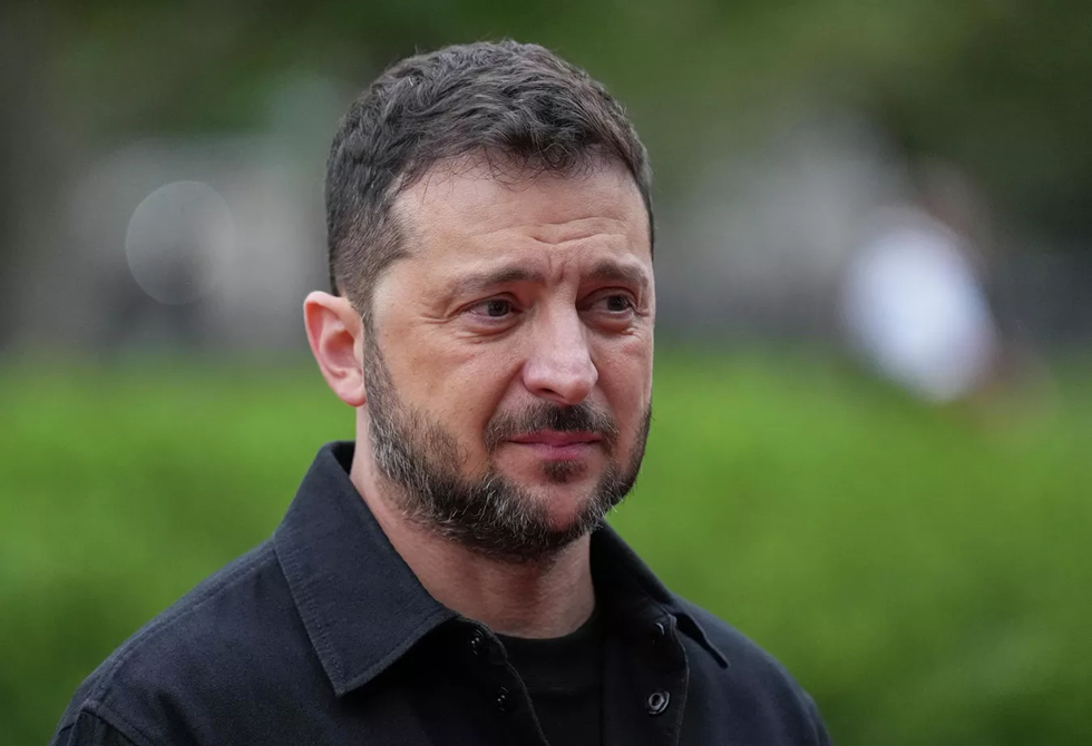 زاخاروفا تسخر من زيلينسكي وتربط الهجمات الانتحارية للقوات الأوكرانية بحبه الطفولي لماكنة فرم اللحم