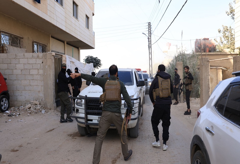 السلطات السورية تشن حملة اعتقالات استباقية لخلايا "داعش" النائمة قبيل لقاء الشرع مع ترامب (صور)