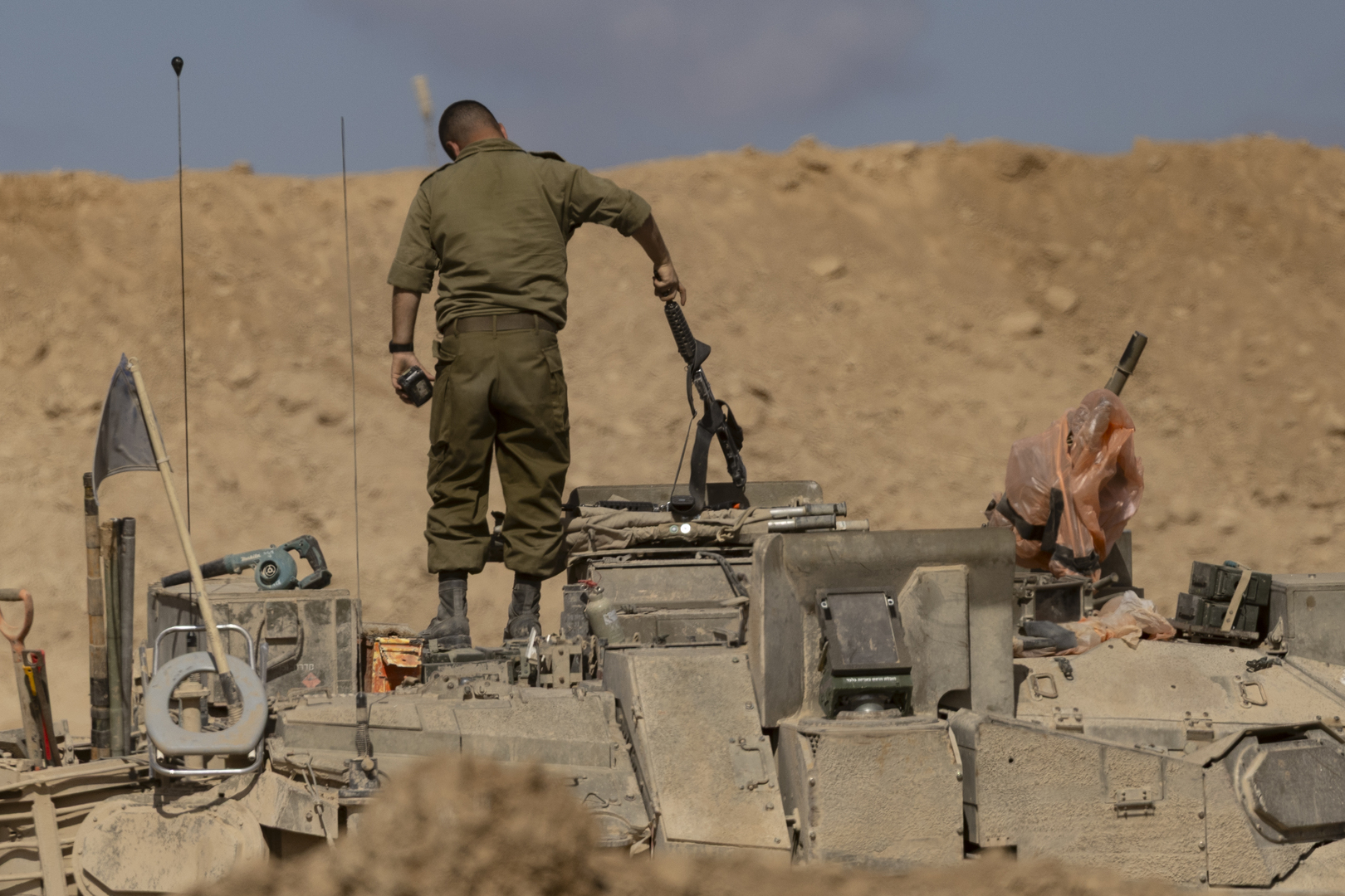 توتر داخل الحكومة والجيش مع تصاعد قضية الحريديم: إسرائيل تواجه أزمة ديموغرافية ونقصا كبيرا بالجنود