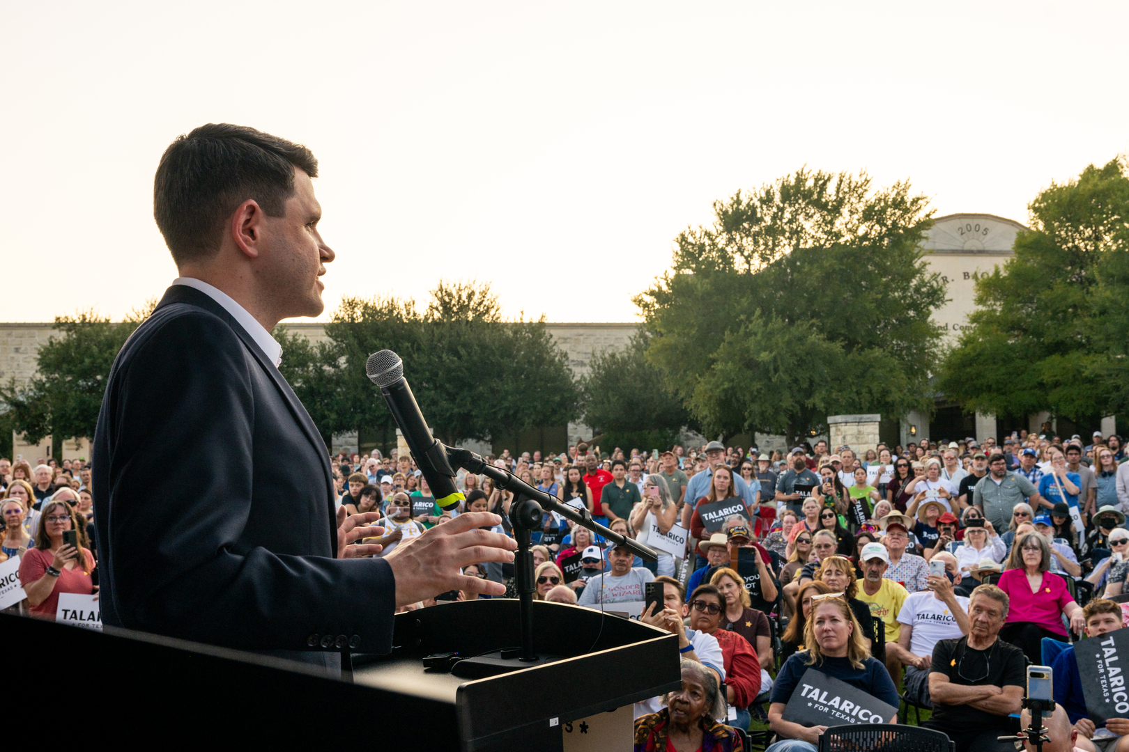 الكشف عن فضيحة.. مرشح "مؤمن" لمجلس الشيوخ الأمريكي يتابع ممثلات إباحيات و"مرافقات جنس"(صور+فيديو)