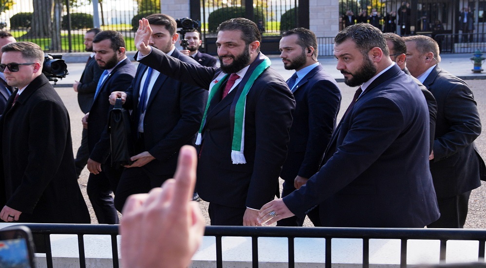 الرئيس السوري أحمد الشرع يغادر البيت الأبيض بعد اجتماع عقده مع الرئيس الأمريكي دونالد ترامب