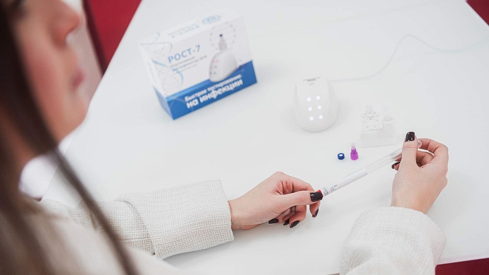 روسيا.. ابتكار أول جهاز محمول لتحليل الحمض النووي في المنزل