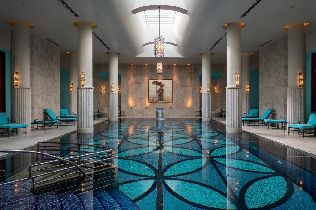 مورينيو وفندق عثماني من القرن الـ19.. إقامة فاخرة تتحول إلى أزمة مالية