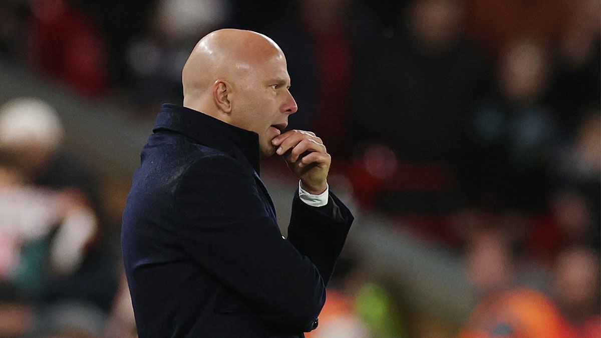 فابريزو رومانو يحسم الجدل ويوضح مصير سلوت مع ليفربول