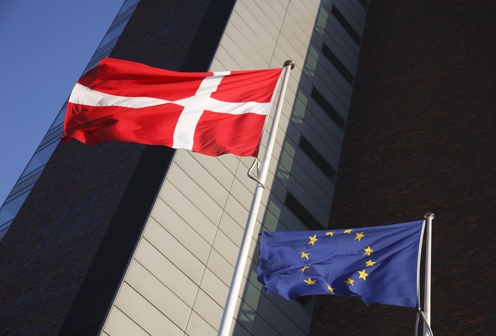 الدنمارك تخصص حزمة جديدة من المساعدات العسكرية لأوكرانيا بقيمة 220 مليون دولار