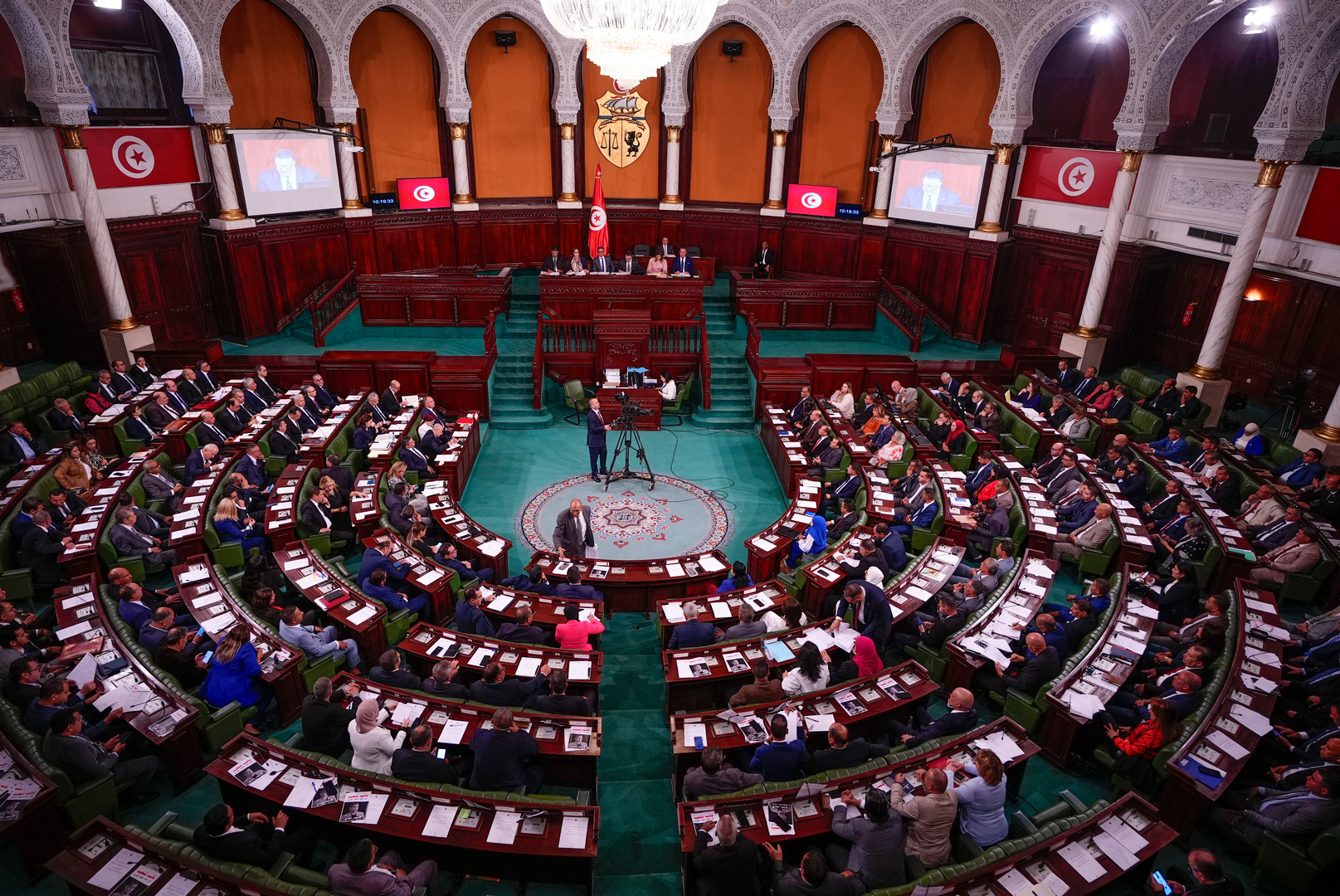 الحكم 25 سنة سجنا غيابيا ضد نائب تونسي سابق في قضايا إرهاب