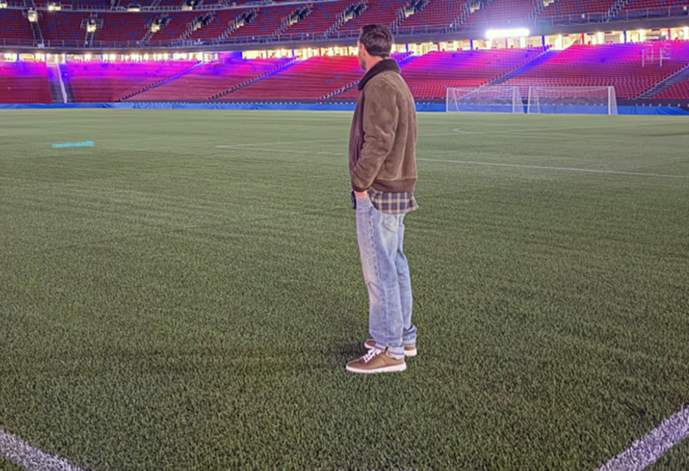 أول تعليق من رئيس برشلونة على زيارة ميسي لملعب "كامب نو"