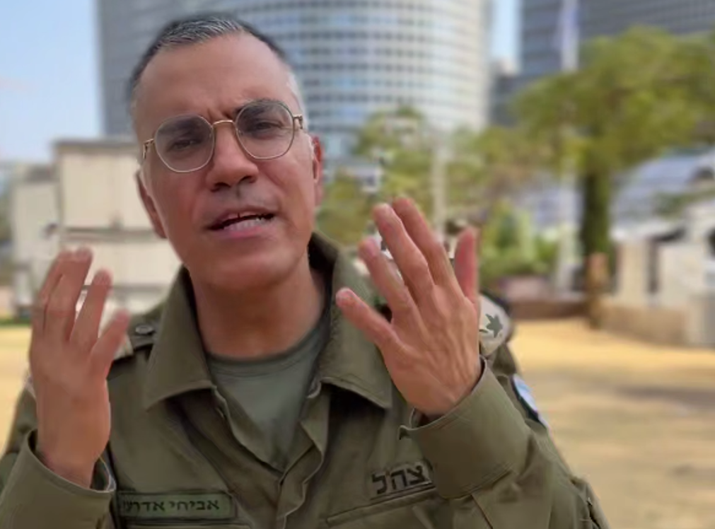 بعد أنباء عن تقاعده.. أفيخاي أدرعي يوجه رسالة: روقوا.. ما زلت هنا (فيديو)