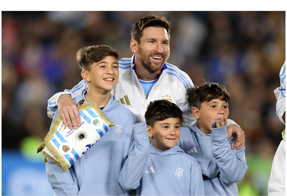 كم يكلف الحصول على امتياز التقاط صورة شخصية مع ميسي في الهند؟