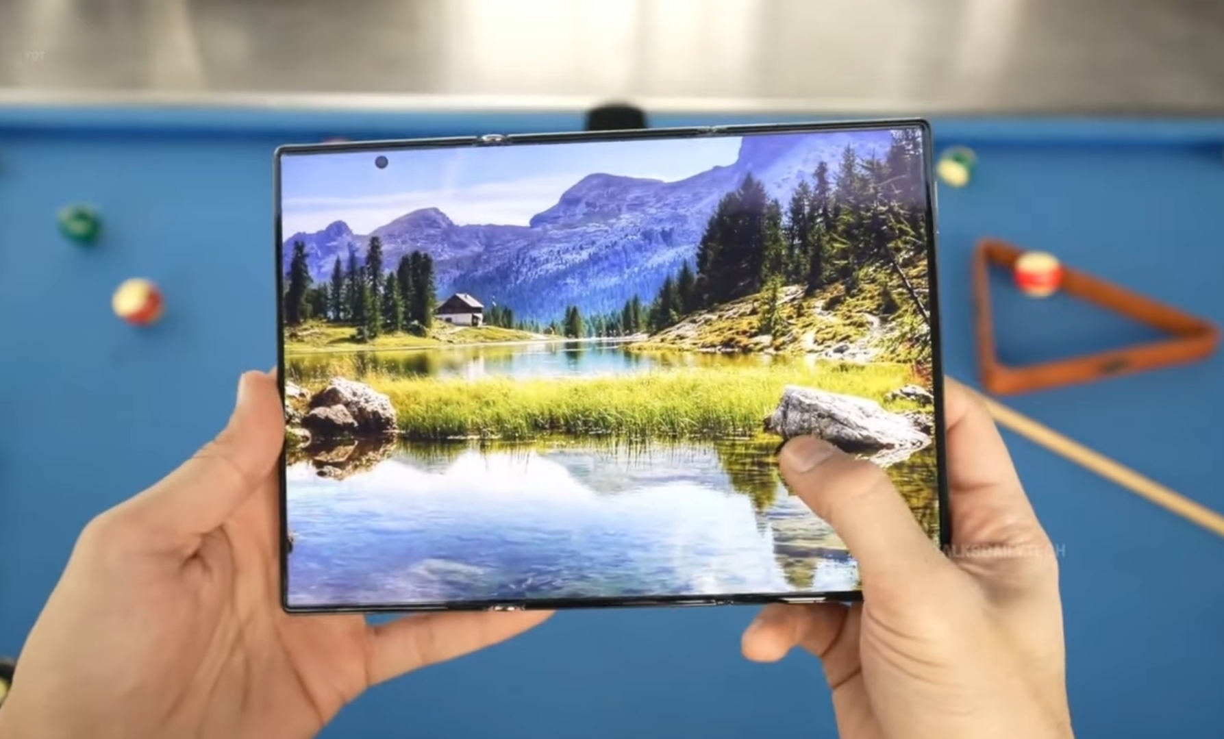 تسريبات لأكبر هاتف قابل للطي من سامسونغ