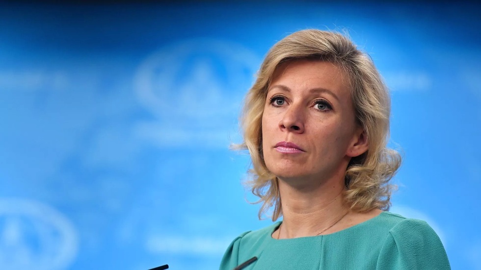 زاخاروفا تسخر من اتهامات فرنسا حول "حشرات البق الروسية": "ألم تحاولوا الاستحمام؟"