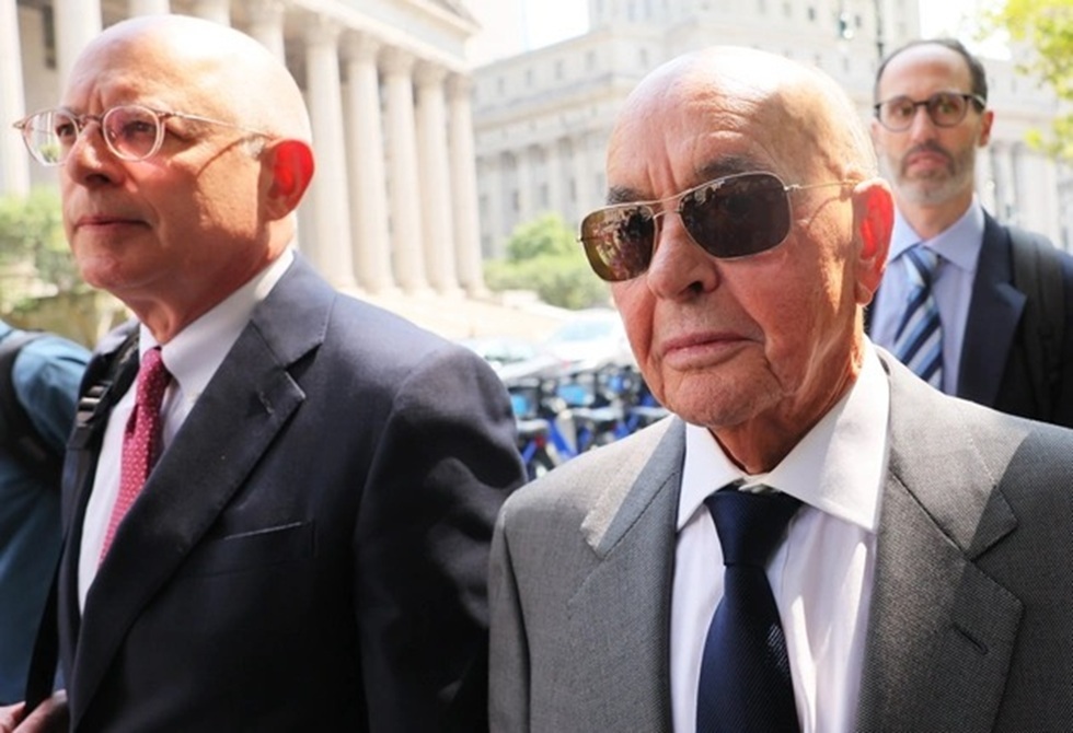 ترامب يصدر عفوا عن ملياردير بريطاني رغم ارتكابه خطأ فادحا