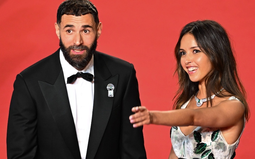 بنزيما يهاجم ناشطا فرنسيا بعد إساءة لزوجته: "أنت مجرد كومبارس في عالمنا"