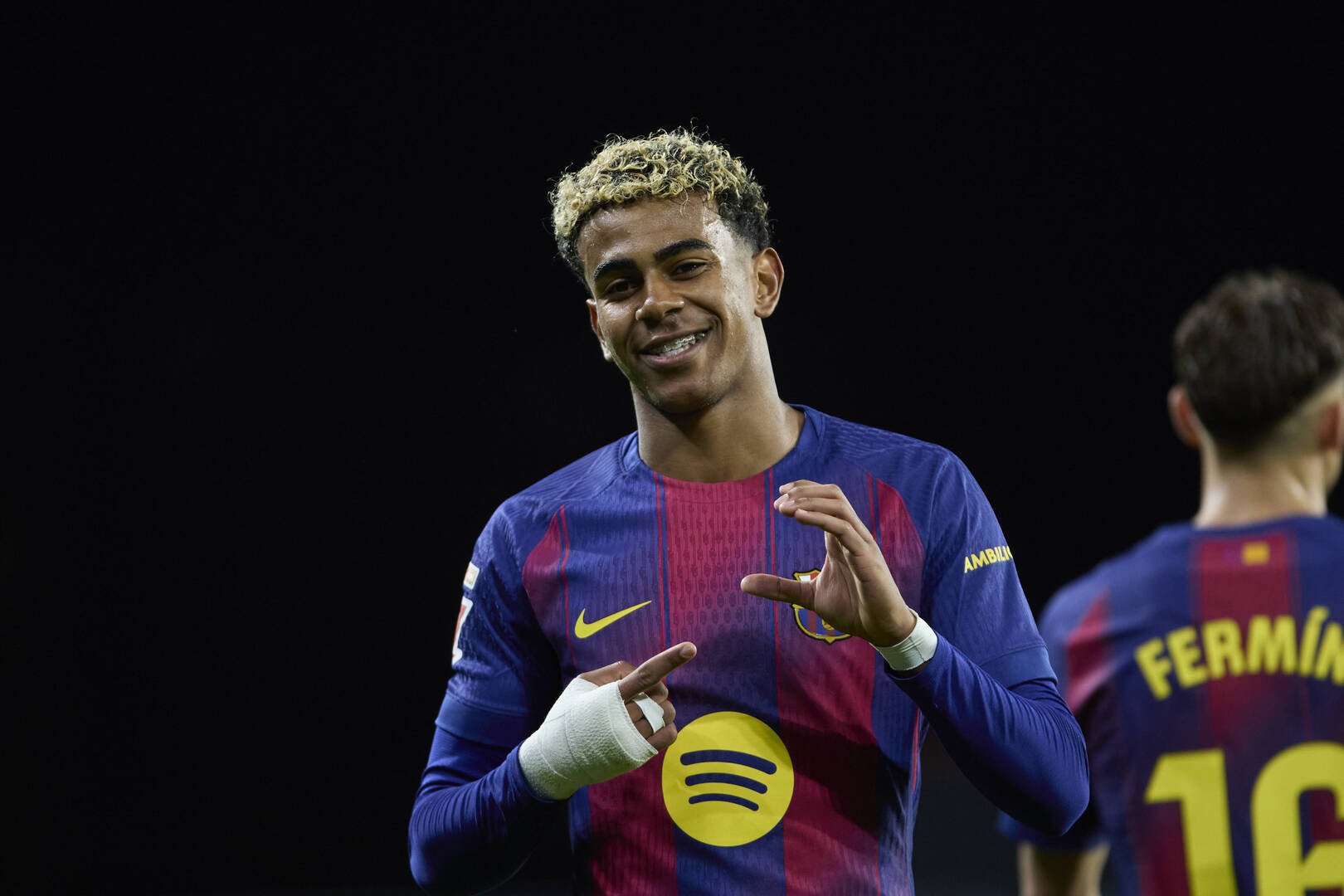 "لن يستمر تألقه طويلا إذا لم يتخلص من مشكلته".. مدرب منتخب إسبانيا يوجه تحذيرا صارما للامين جمال