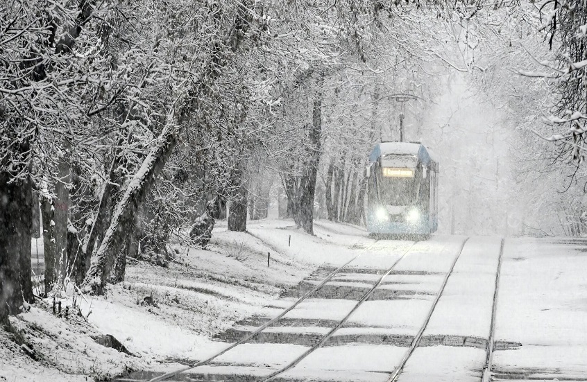 الأكثر منذ 90 عاما ومصحوبة بالثلوج تساقط كمية قياسية من الأمطار في يوم واحد بموسكو صور + فيديو