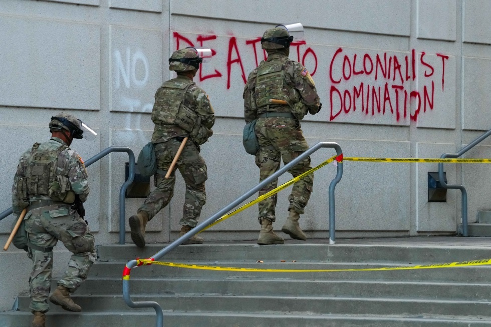 قوات حرس الحدود الأمريكية تنتشر في عاصمة ولاية كارولينا الشمالية