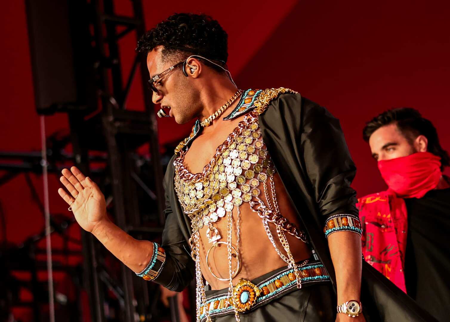 بعد أسبوع على رحيله.. محمد رمضان يكشف عن وصية والده من خلال أغنية جديدة (فيديو)