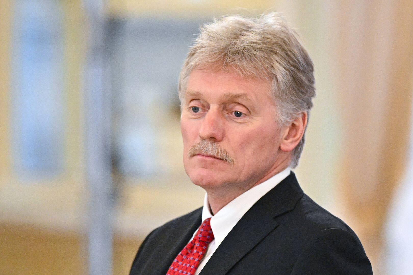 بيسكوف يعلق على إمكانية عقد لقاء بين بوتين وترامب