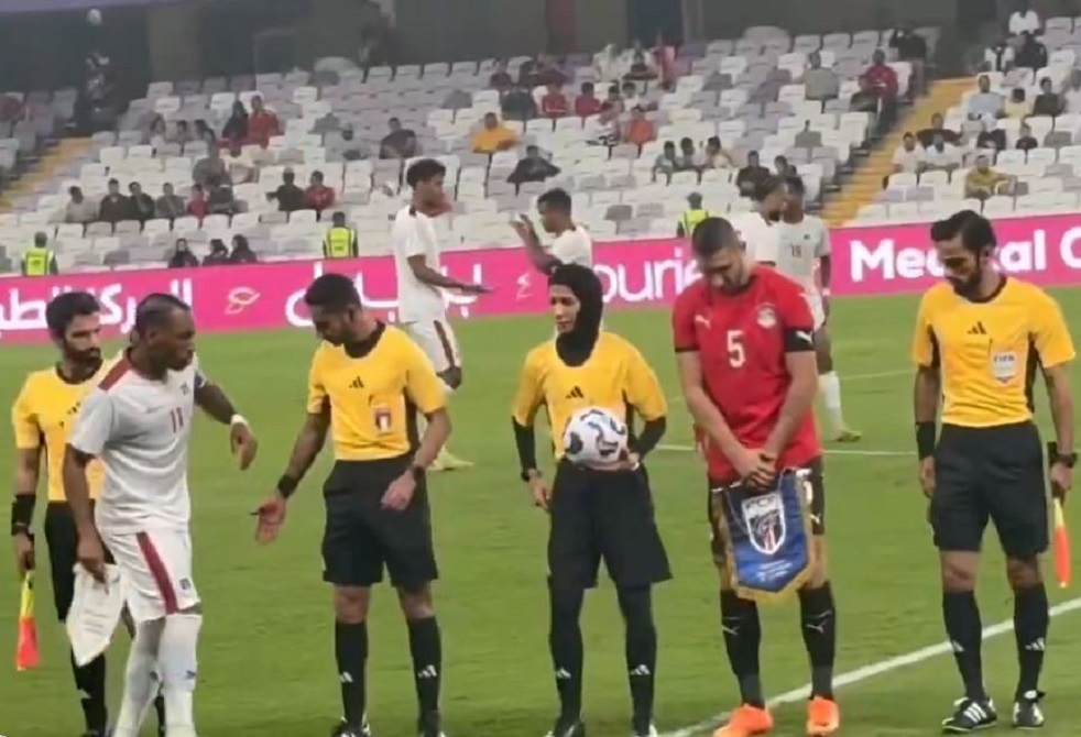 شاهد.. حكمة إماراتية تلغي هدفا "ملعوبا" لمنتخب مصر