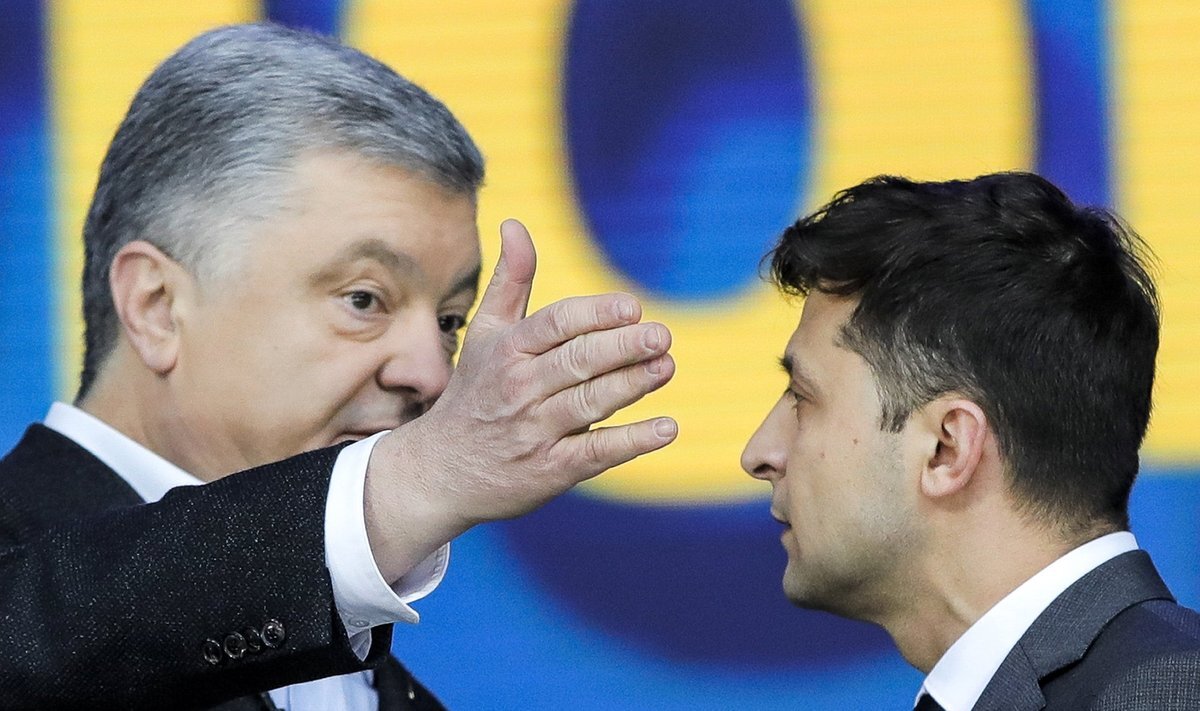 الرئيس الأوكراني السابق يوقف جلسة البرلمان مطالبا باستقالة حكومة زيلينسكي!