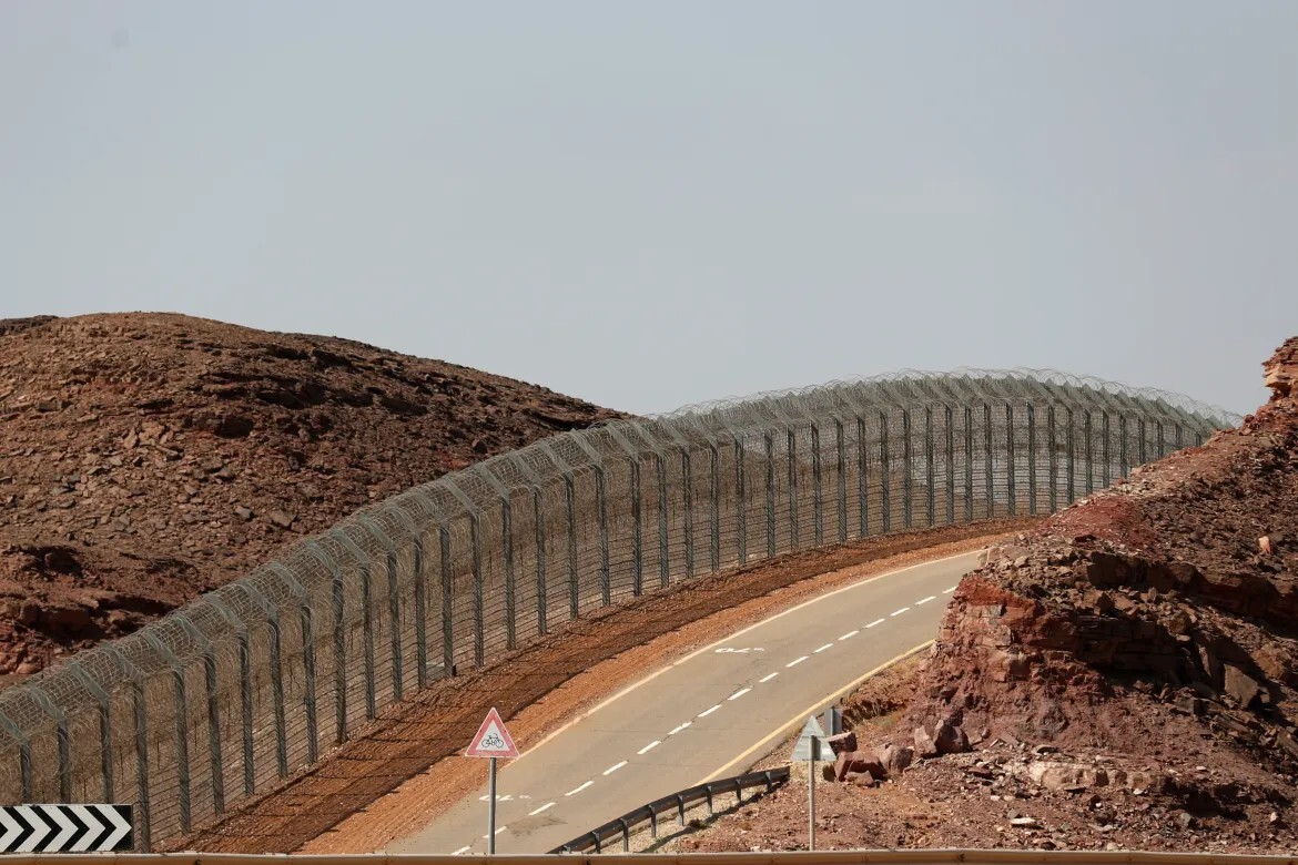"حرب شاملة على حدود مصر".. تطورات إعلان إسرائيل مهاجمة الطائرات المسيرة