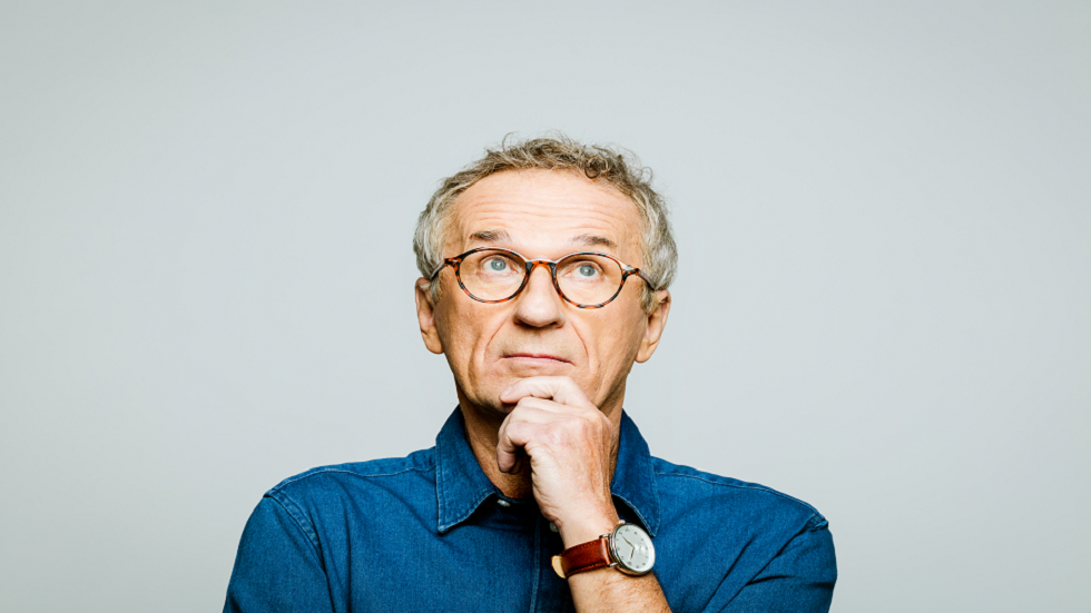 كيف يؤثر تدني احترام الذات على العمل والعلاقات الشخصية؟