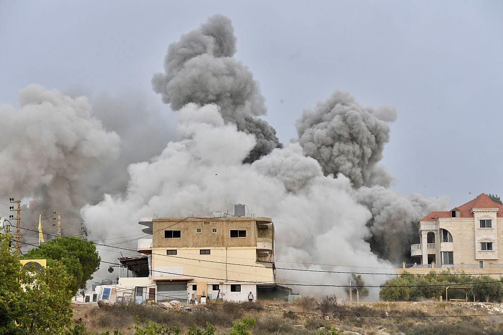 "الغارديان": إسرائيل استخدمت ذخائر محرمة دوليا في قصف جنوب لبنان (صور)