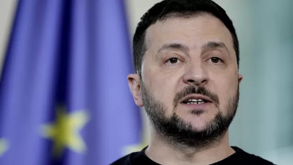 زيلينسكي يرفض إقالة يرماك رغم ضغوط الفساد والمطالبات البرلمانية