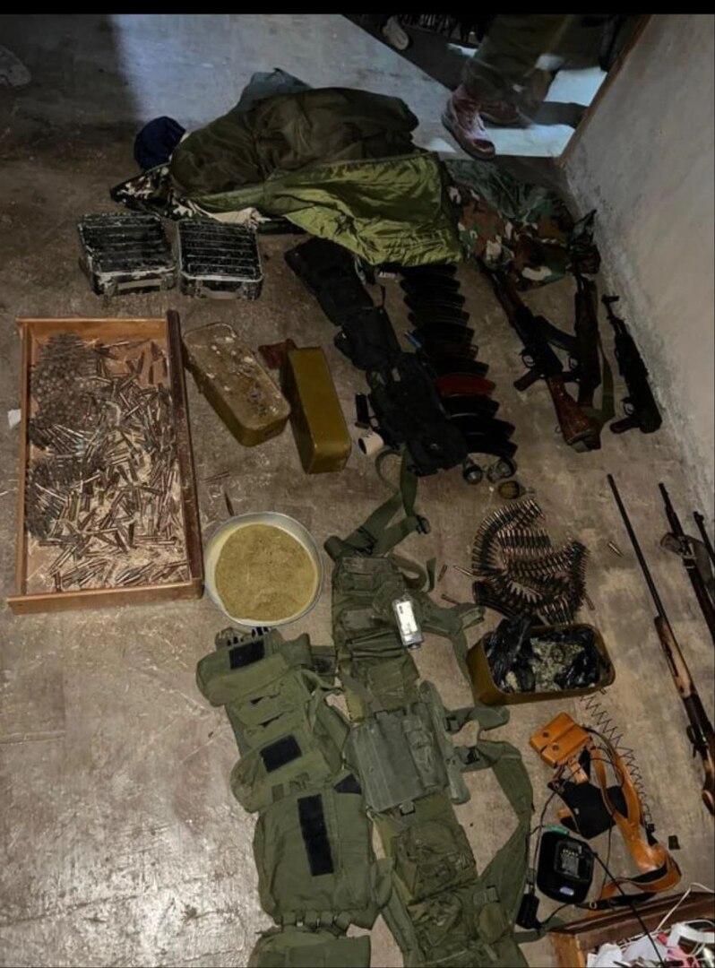 العتاد العسكري الذي تمّ العثور عليه (إكس)