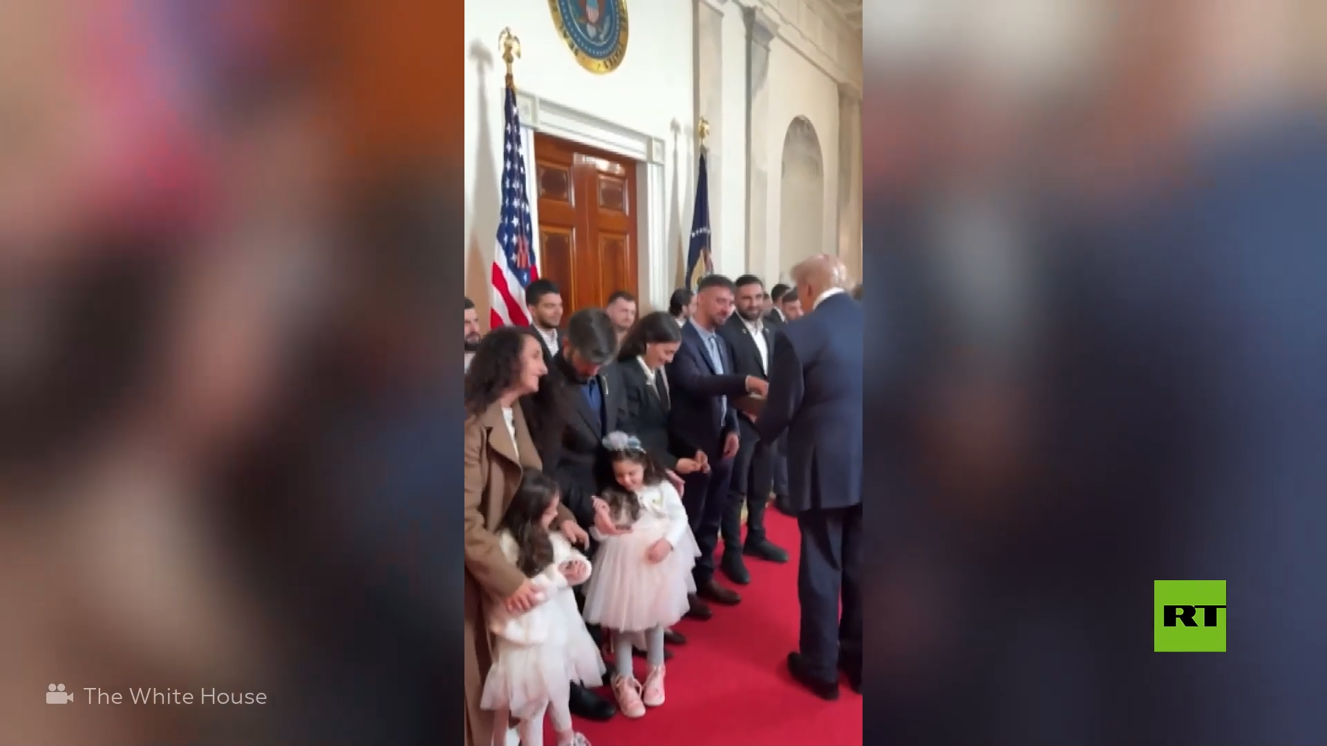 ترامب يمنح عملات التحدي الرئاسية للرهائن الإسرائيليين من غزة في حفل أقيم في المكتب البيضاوي