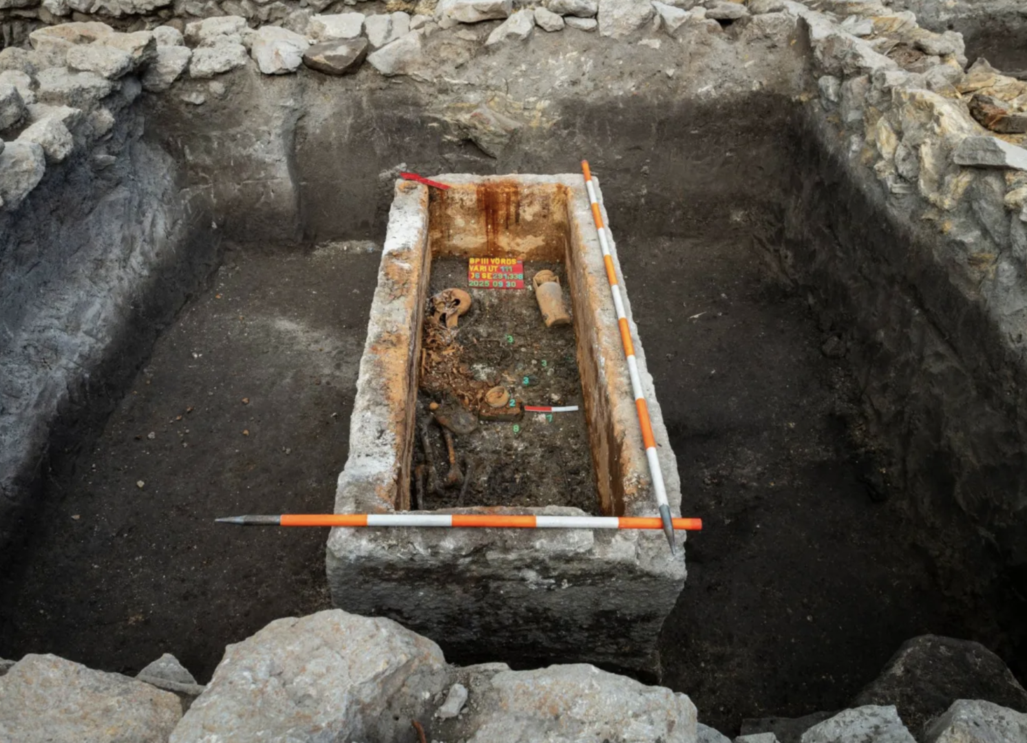 اكتشاف تابوت روماني محفوظ منذ 1700 عام في قلب بودابست