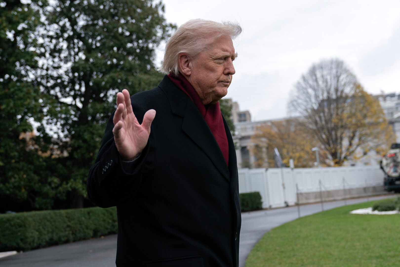 ترامب: بإمكان زيلينسكي أن يقاتل حتى ينفطر قلبه إذا رفض خطة السلام