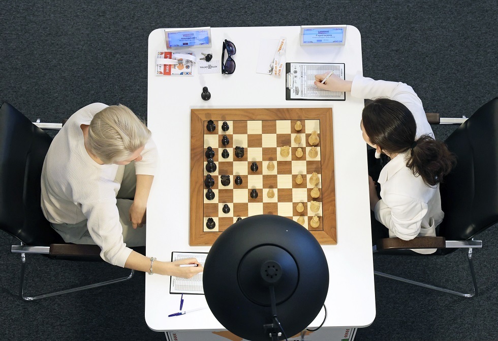 فريق روسيا للسيدات يبلغ نهائي بطولة العالم للشطرنج