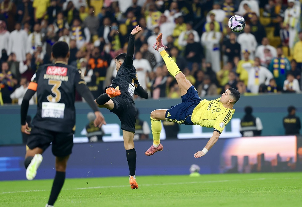 شاهد.. النجم رونالدو يتلألأ في ملعب "الأول بارك" بهدف "سينمائي"