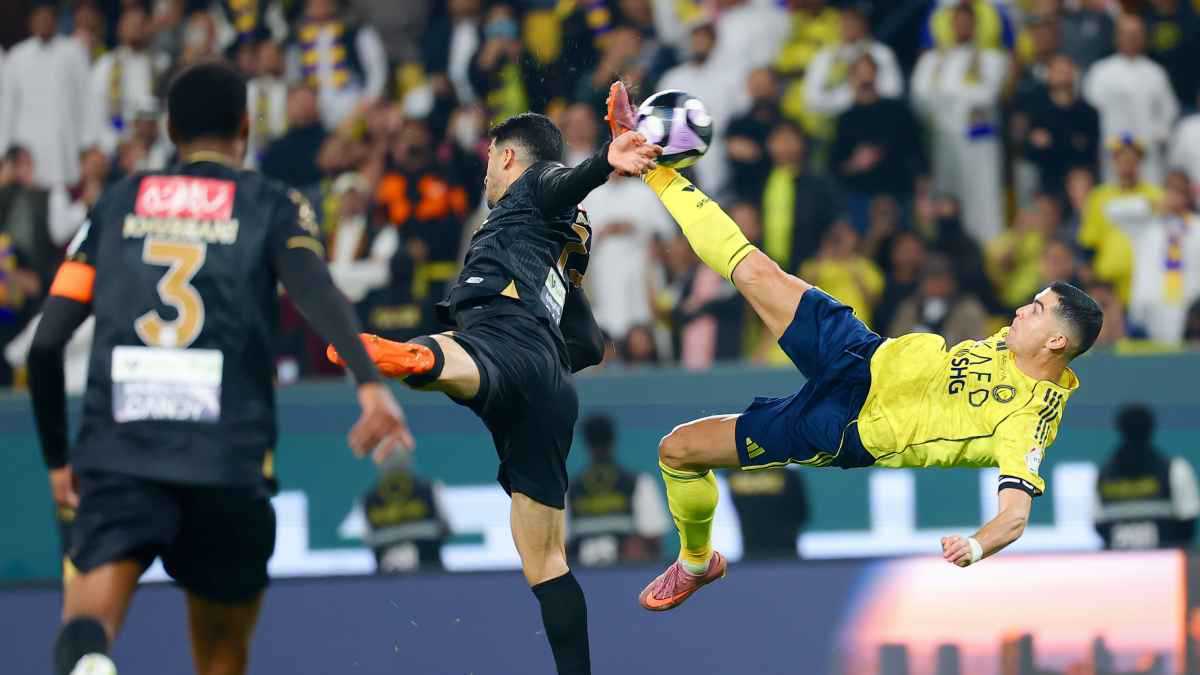 بعد تألقه الخيالي مع النصر.. رونالدو يمنح جائزة لأفضل تعليق على هدفه في مرمى الخليج (فيديو)