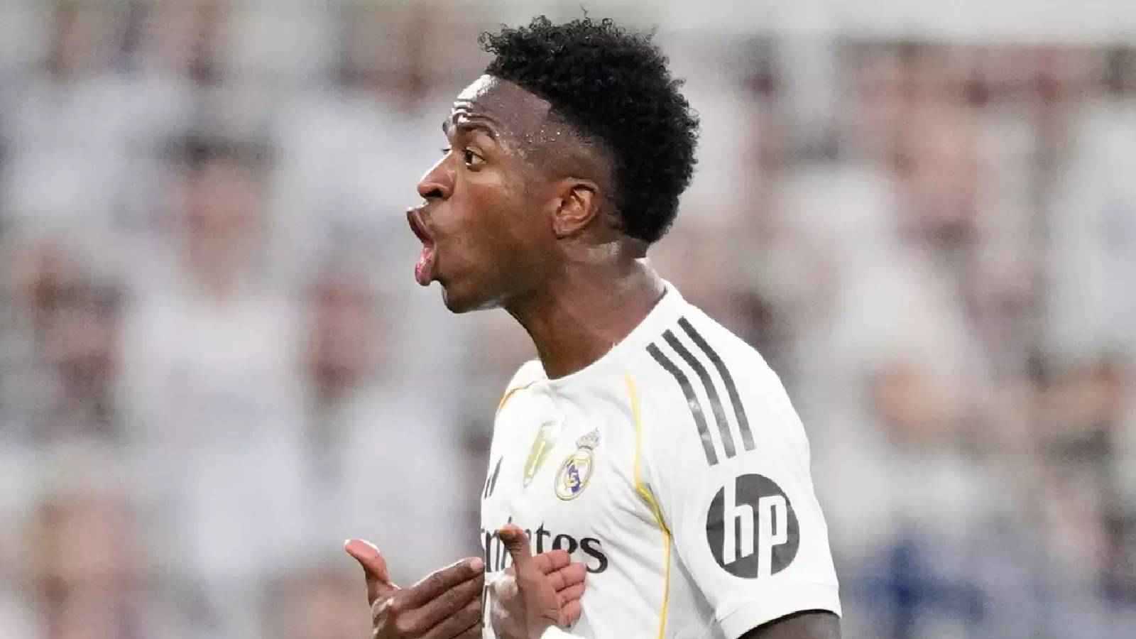 فينيسيوس جونيور يلوي ذراع ريال مدريد