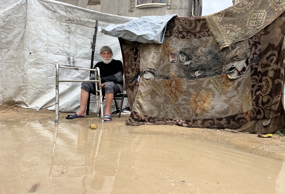 "حماس" تحذر من كارثة إنسانية غير مسبوقة في غزة بسبب الأمطار والحصار (فيديوهات)