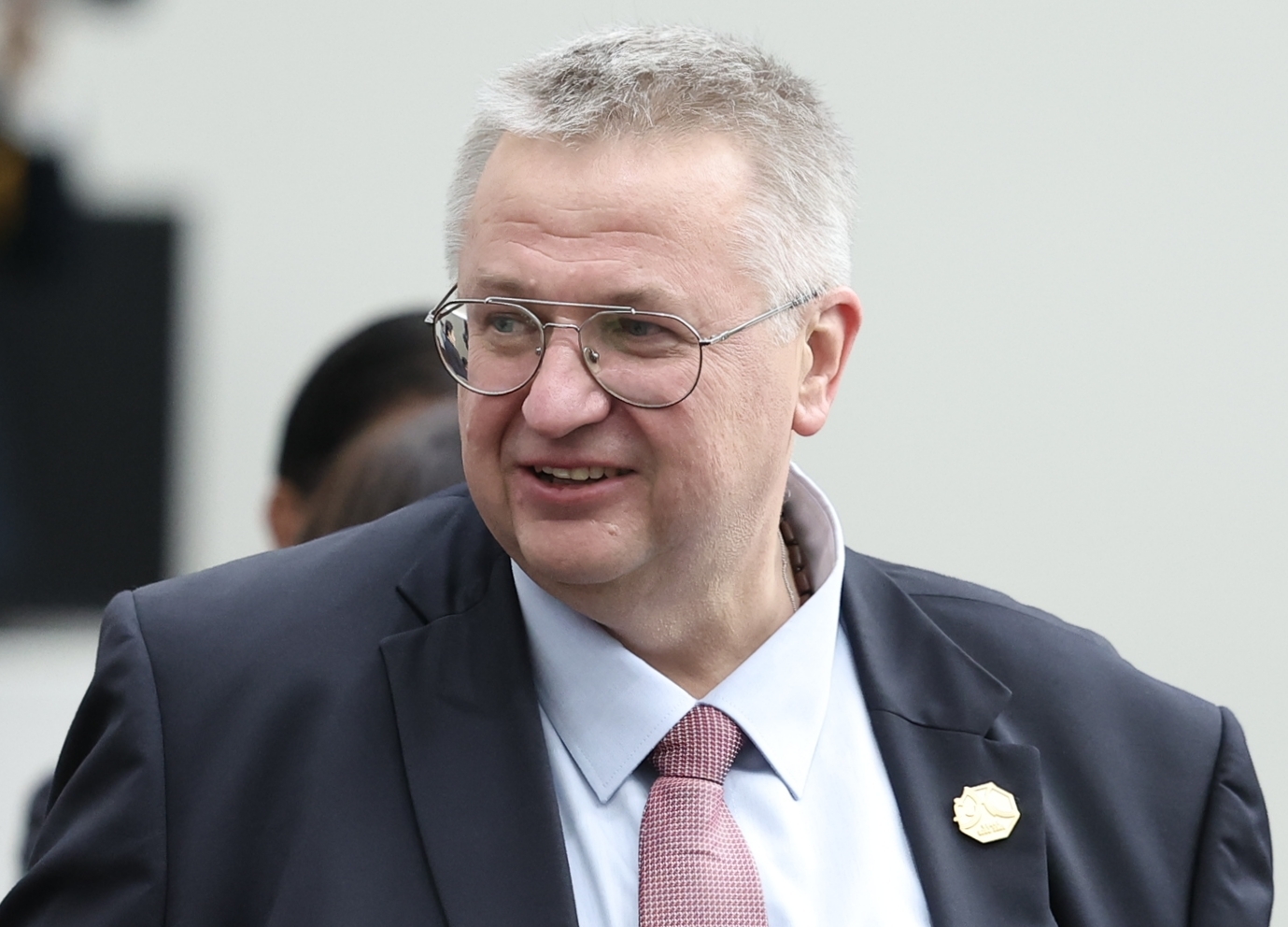 مشروع لإنشاء تسع مدارس تدرّس فيها اللغة الروسية في قرغيزستان