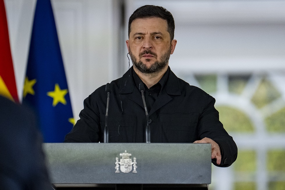 صحيفة أوكرانية: زيلينسكي قد يفقد السيطرة على الأغلبية البرلمانية والحكومة في حال إقالة يرماك