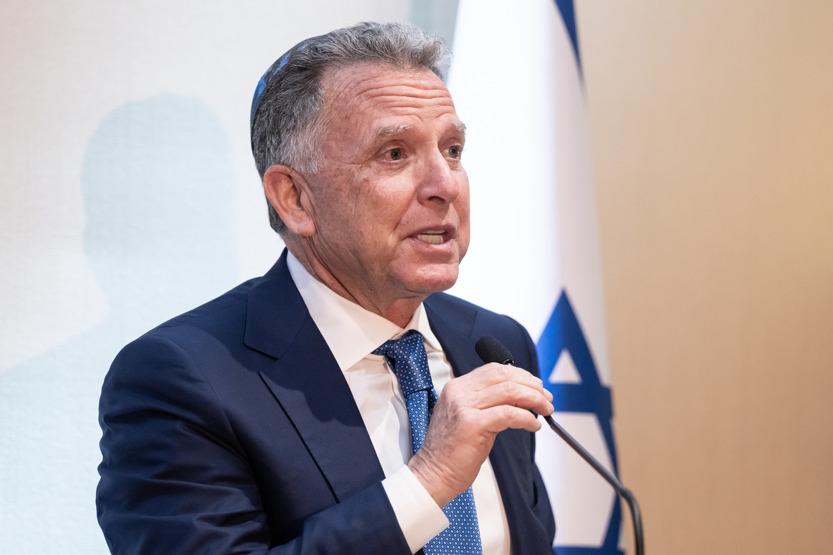 ويتكوف يكشف ملامح خطة ترامب الحقيقية في أوكرانيا: كسب المال لا الحرب!