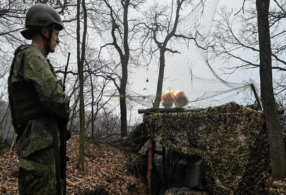 "كنا في الخندق ثم جاء الروس وألقوا قنبلة فاستسلمنا فورا".. أسير يروي يوميات من الجبهة