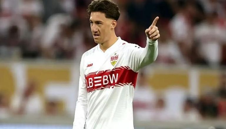 تنمر وانتقادات عنيفة تلاحق لاعبا هولنديا سخر من أنف نجم شتوتغارت (صورة - فيديو)