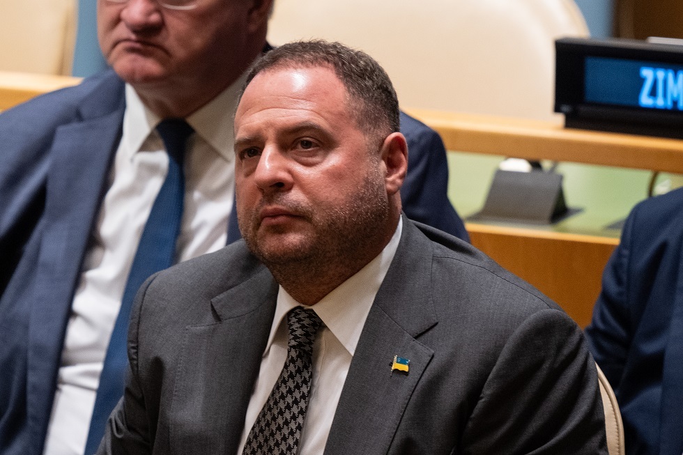 وسائل إعلام أوكرانية: مصادرة هواتف وأجهزة كمبيوتر محمولة ليرماك أثناء عمليات التفتيش في منزله