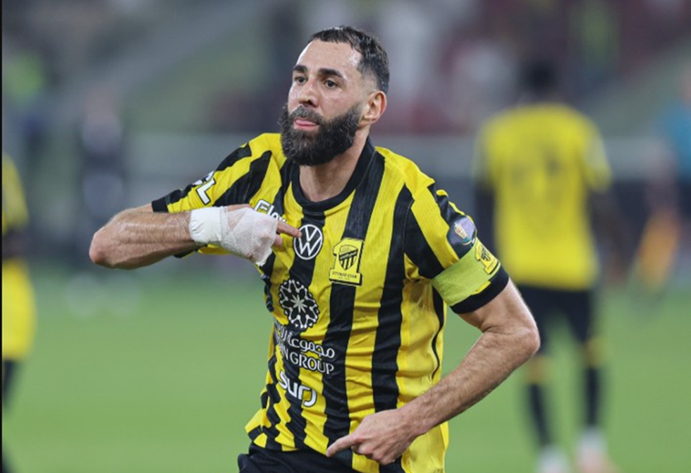"هاتريك" بنزيما يطيح بالشباب ويصعد بالاتحاد إلى نصف نهائي كأس السعودية (فيديو)