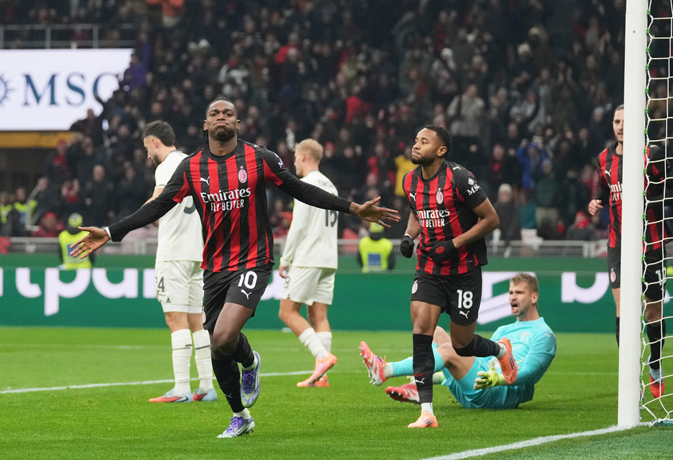 على أكتاف لاتسيو.. ميلان يصعد إلى صدارة الدوري الإيطالي (فيديو)