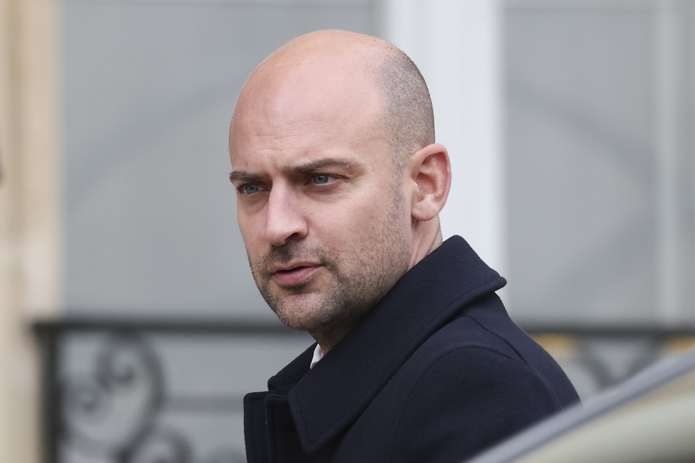 وزير الخارجية الفرنسي يعلن عن موعد محتمل لاتخاذ القرار بشأن الأصول الروسية