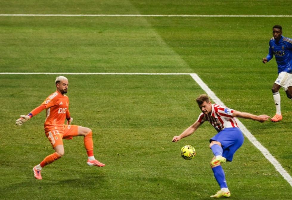 أتلتيكو مدريد يهزم أوفييدو ويصعد لوصافة "الليغا"